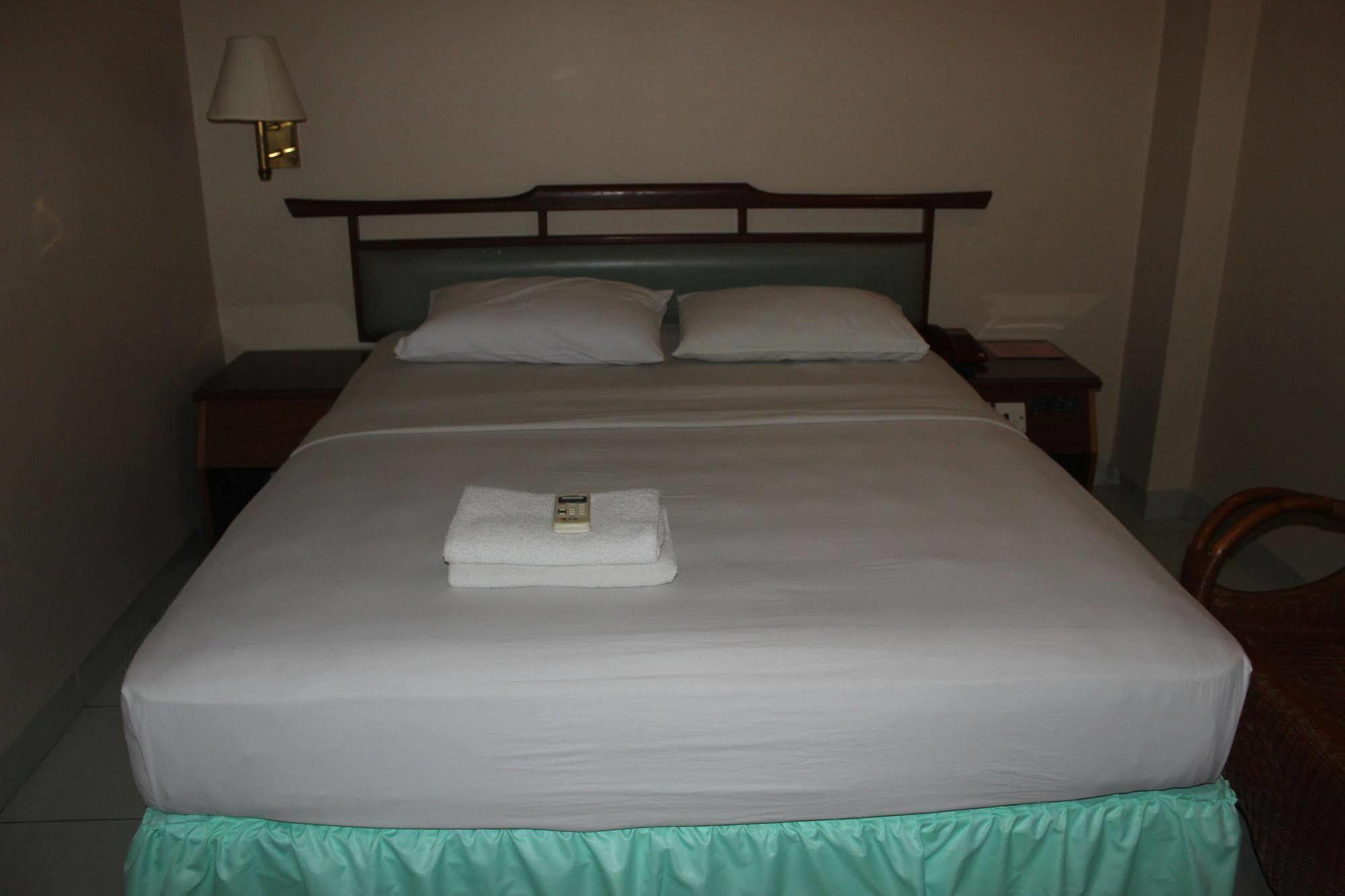 Batam Star Hotel Bagian luar foto